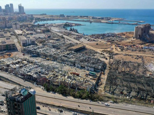 Apocalípticas imágenes un día después de explosión en puerto libanés de Beirut