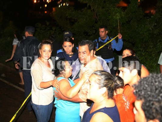 Fotos del dramático rescate de personas soterradas en la colonia Los Llanos de la capital