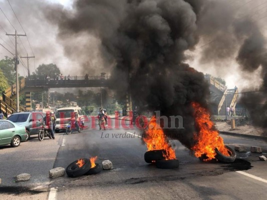 FOTOS: Calles bloqueadas y clases paralizadas deja jornada de protestas en Honduras