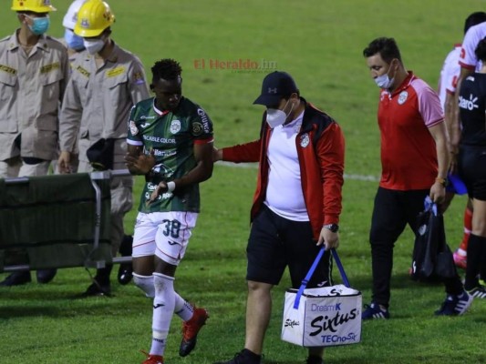 Jugadores de Olimpia y Marathón protagonizaron zafarrancho contra el arbitraje de Melissa Pastrana