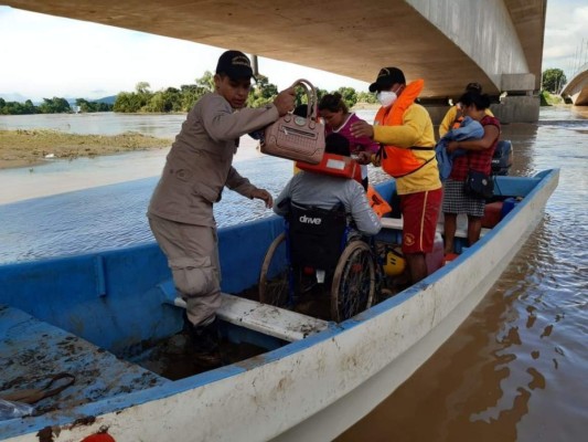 Zonas impactadas por Eta deben desalojar ante inminente amenaza de Iota (FOTOS)