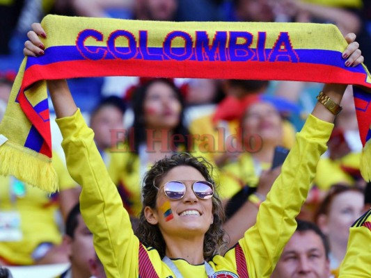 Hermosas colombianas presenciaron el pase a octavos de su equipo ante Senegal