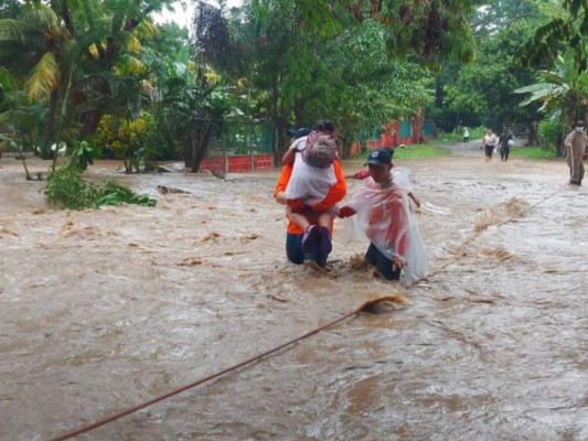 El paso del huracán Eta en Honduras: Una muerte, daños e inundaciones