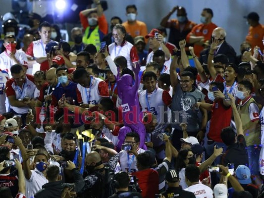 Euforia y emoción total: Así celebró su copa 34 el Olimpia (Fotos)