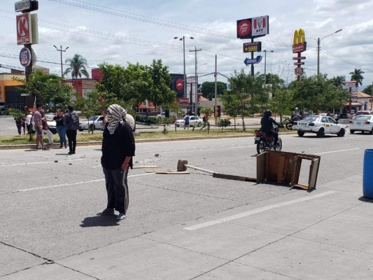 FOTOS: Sin paso en bulevar Suyapa por protestas frente a UNAH