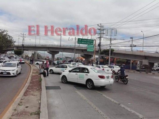 FOTOS: Colapsada, así permanece la capital durante paro de taxis