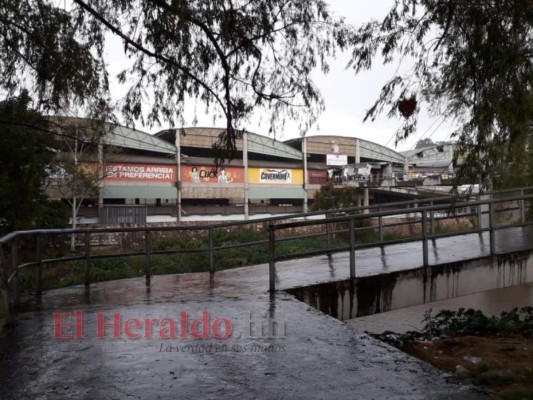 FOTOS: Fuertes lluvias alegran a capitalinos ante prologanda sequía