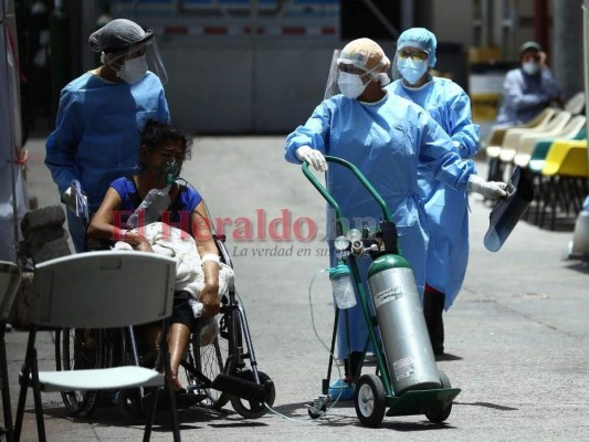 Imágenes de sacrificio, entrega y amor al prójimo en las salas de los hospitales