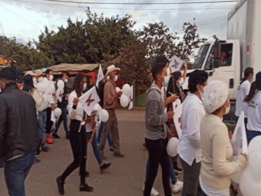 Así fue la marcha de antorchas para exigir justicia por la muerte de Keyla Martínez