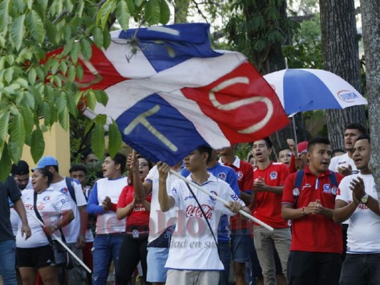 FOTOS: La Ultra Fiel pinta de tricolor las calles sampedranas en apoyo al León