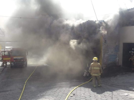 Las tristes imágenes de la vivienda que tomó fuego mientras sus dueños estaban de vacaciones por Semana Santa