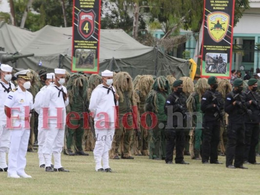 Condecoraciones, distinciones y ascensos de oficiales en el 196 aniversario del Ejército