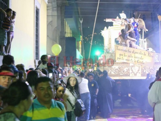 Así vivieron los capitalinos la procesión del Santo Entierro