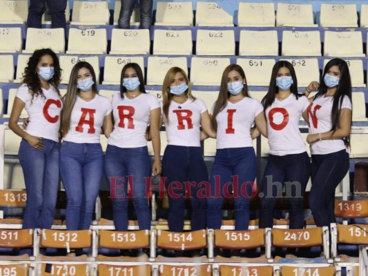 Las bellas chicas que adornan la final Olimpia-Motagua (FOTOS)