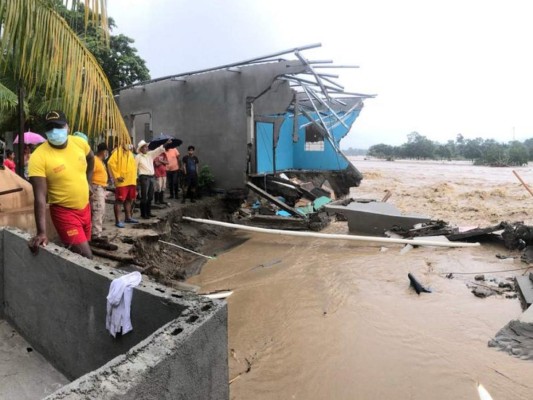 En imágenes: La tempestad no pasa para habitantes del Valle de Sula, que siguen bajo el agua tras potentes lluvias