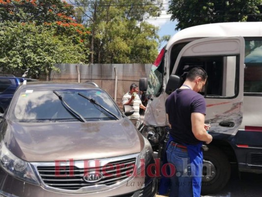 FOTOS: Aparatoso accidente en bulevar Centroamérica por irrespetarse paso de cebra