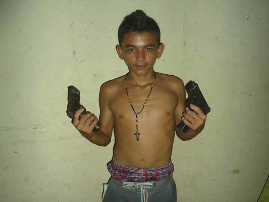 Mareros salvadoreño de la MS-13 exhiben sus armas en redes sociales