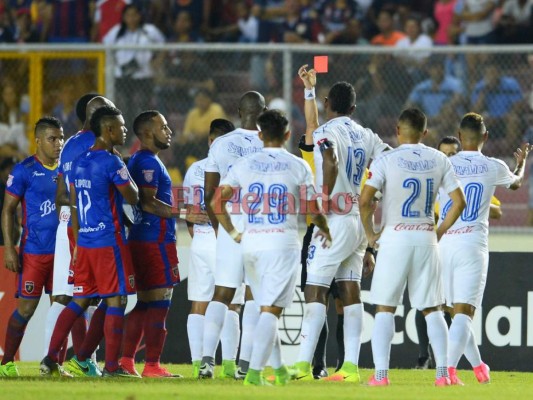 Las fotos que dejó el humillante 7-1 de Olimpia al Plaza Amador en el Rommel Fernández