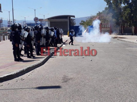 Así fue la protesta protagonizada por encapuchados en Ciudad Universitaria