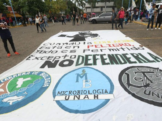 La marcha del Movimiento Estudiantil Universitario en 10 imágenes