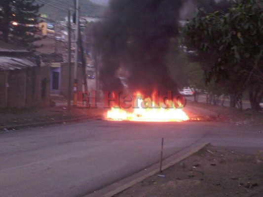 Resguardo militar y presencia policial en las calles capitalinas para desalojar protestas