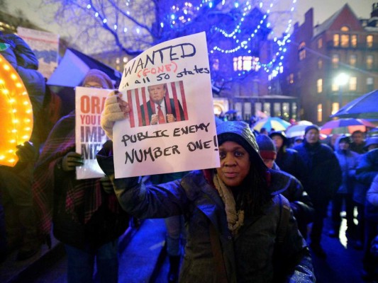 En calles de Boston y Nueva York piden la destitución de Donald Trump