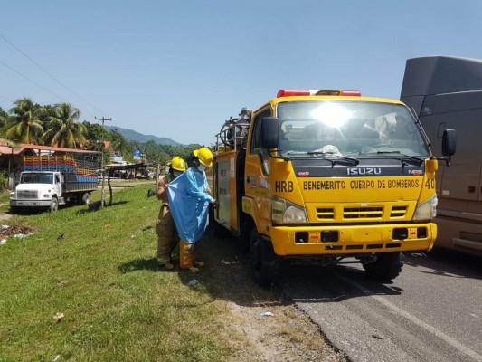 Tristes imágenes de la tragedia vial donde falleció una familia en Tela