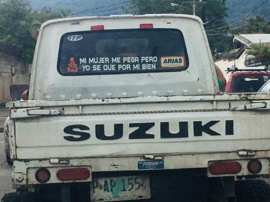 FOTOS: Los mensajes y frases más divertidos que conductores colocan en sus autos