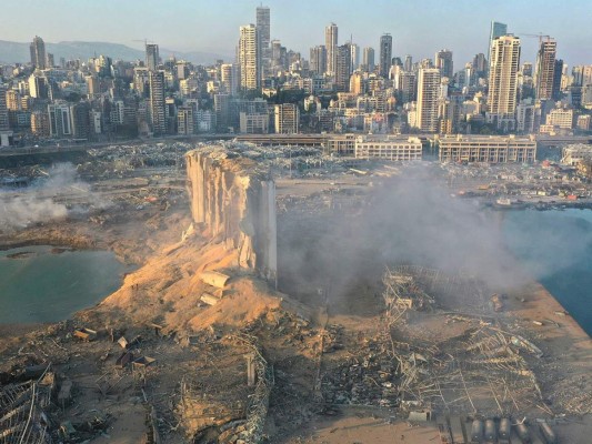 Apocalípticas imágenes un día después de explosión en puerto libanés de Beirut