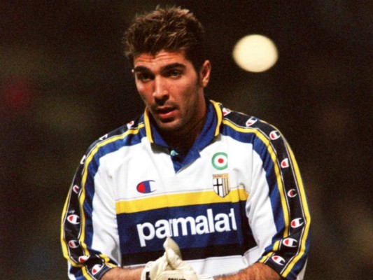 Veinte años de carrera de Gianluigi Buffon se cumplen este 19 de noviembre