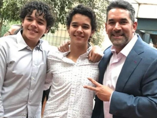 Hijos de famosos latinos más guapos que sus padres (FOTOS)