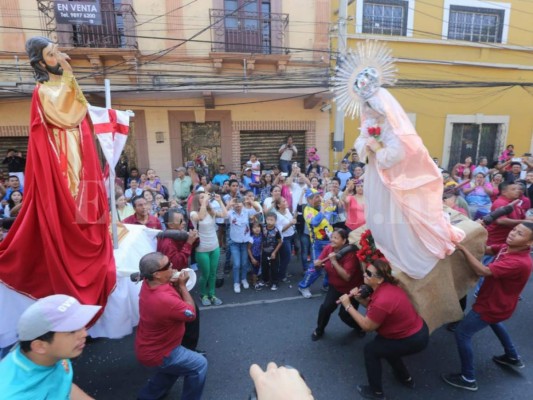 Feligresía católica celebra las 'carreritas de San Juan' este Domingo de Resurección en la capital