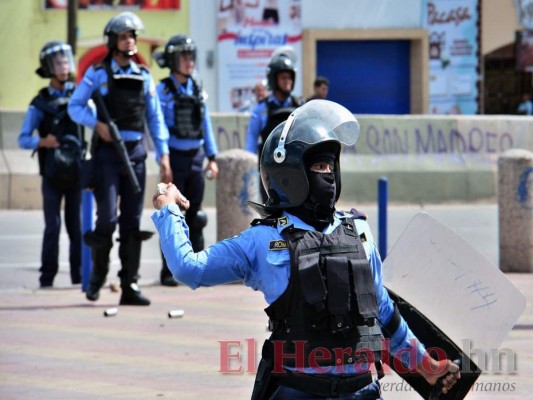 Descontrol y violencia en la UNAH en imágenes; hay estudiantes heridos