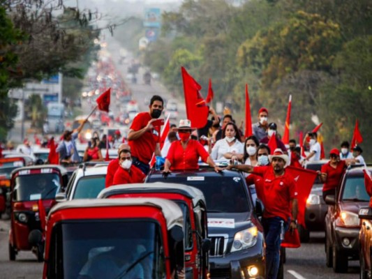 Xiomara Castro de Zelaya realiza caravana en Cortés (Fotos)