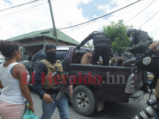 Confrontación y escándalo: así fue la captura de supuestos pandilleros en la Villa Franca (FOTOS)