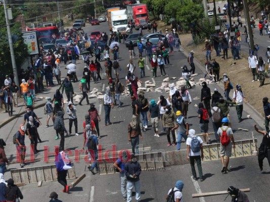 Las imágenes que dejó el enfrentamiento entre estudiantes y policías