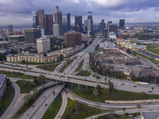 FOTOS: Los Ángeles acata confinamiento por coronavirus y queda vacía