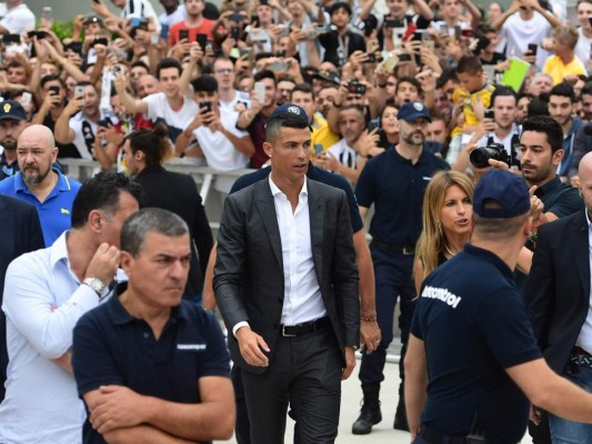 Así fue el recibimiento a Cristiano Ronaldo de los hinchas del Juventus