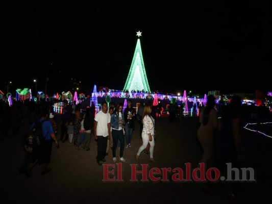 La inauguración de la luminosa Villa Navideña 2019 en 13 fotos