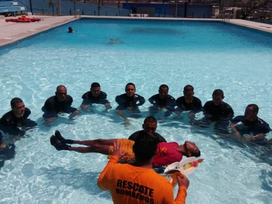 Fotos: Así entrenan los nuevos salvavidas del cuerpo de Bomberos para Semana Santa