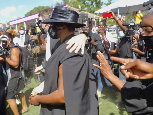 Entre llanto y bajo extrema seguridad se realiza funeral de Jovenel Moise