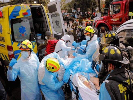 La dramática evacuación de pacientes entubados por incendio en hospital de Chile (Fotos)