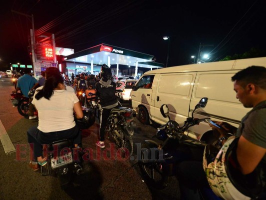 Las imágenes más impactantes de las tomas, saqueos y caos vial en la capital y varias zonas de Honduras