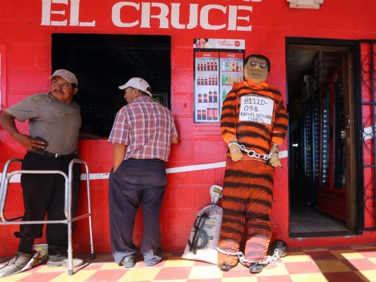 Hondureños quemarán monigotes en fiesta de fin de año para darle la bienvenida al 2016