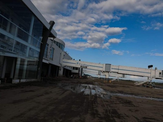 Así avanzan las labores de restauración y limpieza en el aeropuerto Villeda Morales