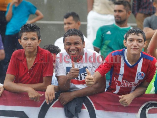 A pesar de la lluvia, ambientazo en Choluteca en la semifinal UPNFM vs Olimpia