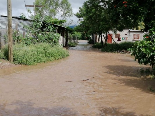 FOTOS: Casas y calles inundadas dejan fuertes lluvias en el país