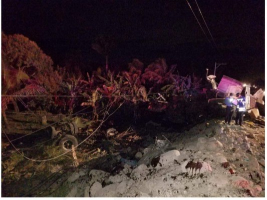 Las imágenes del fatal accidente que dejó al menos 8 muertos en Las Mercedes, Comayagua