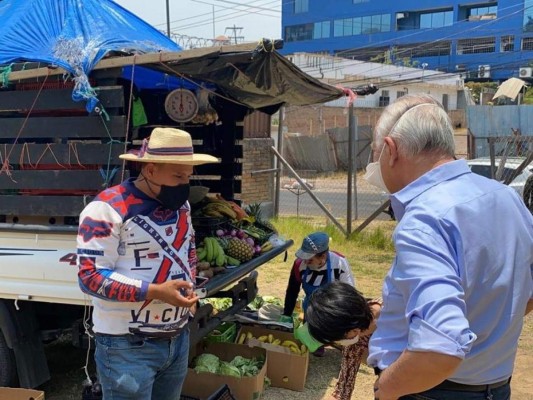 Precandidatos ya andan en campaña política y presumen su lado más 'humilde'