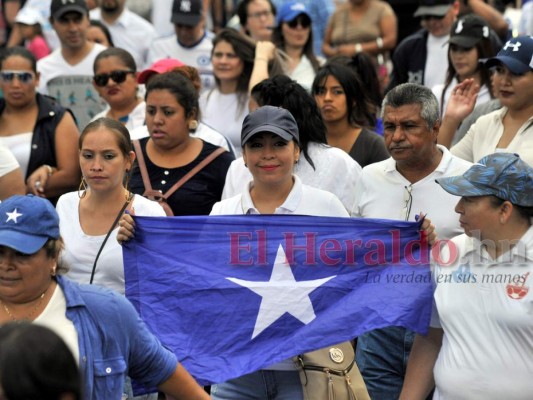 FOTOS: Así fue la nutrida marcha en apoyo a Juan Orlando Hernández